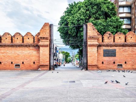 Old City, Tha Phae Gate & Walking Street